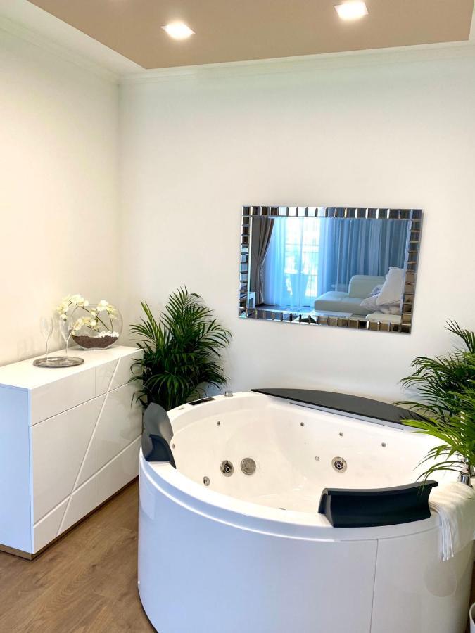 Die Oase - Luxurious Apartment Near The City Center With Free Parking Bratislava Eksteriør bilde