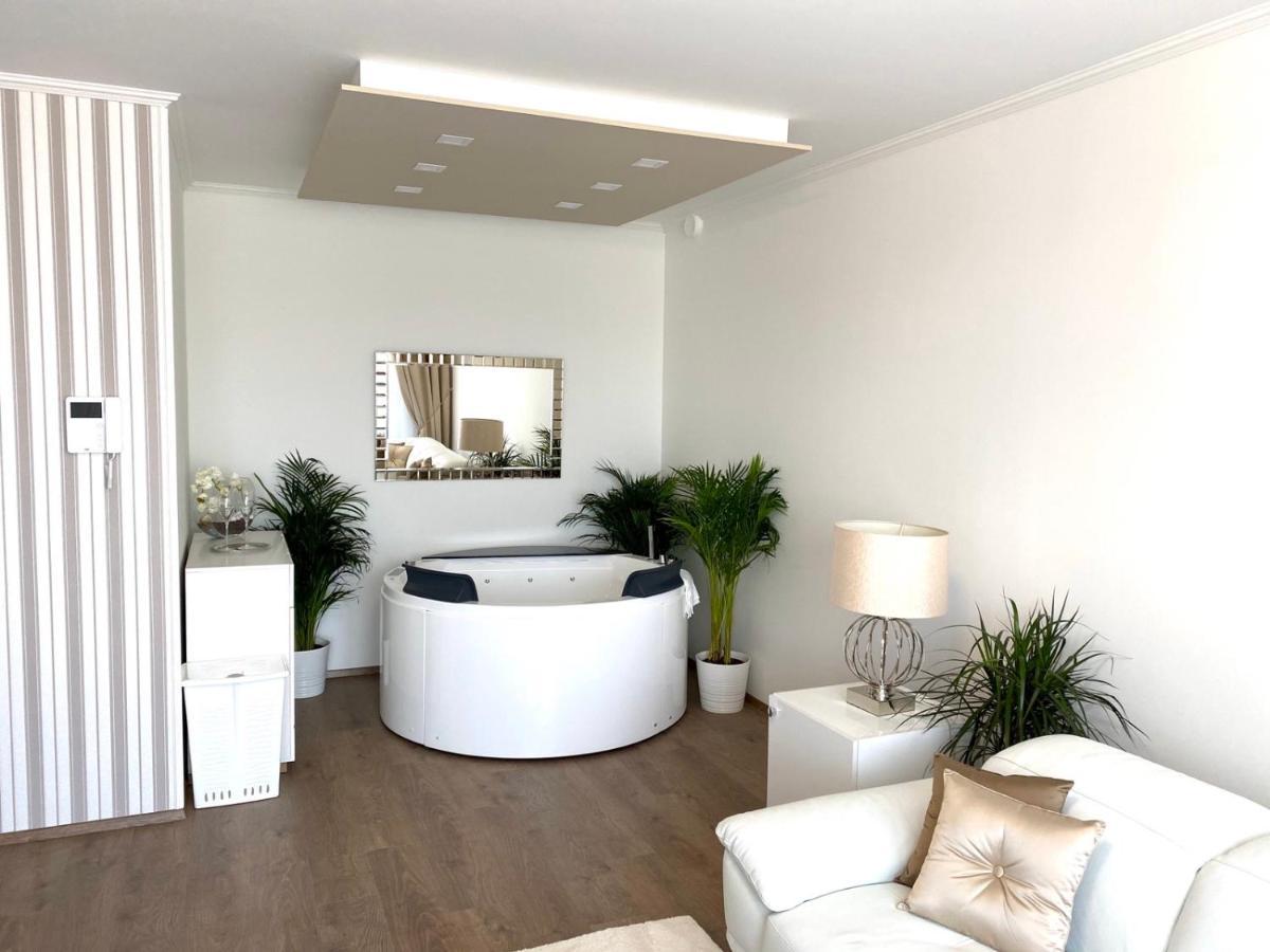 Die Oase - Luxurious Apartment Near The City Center With Free Parking Bratislava Eksteriør bilde